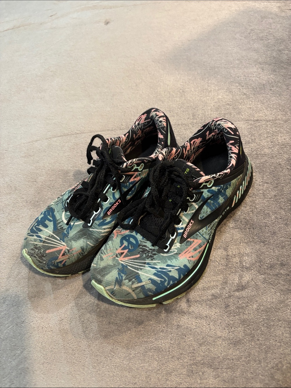 Brooks Adrenaline GTS 22 Women's Graffiti Tropical Pattern Running Sneakers